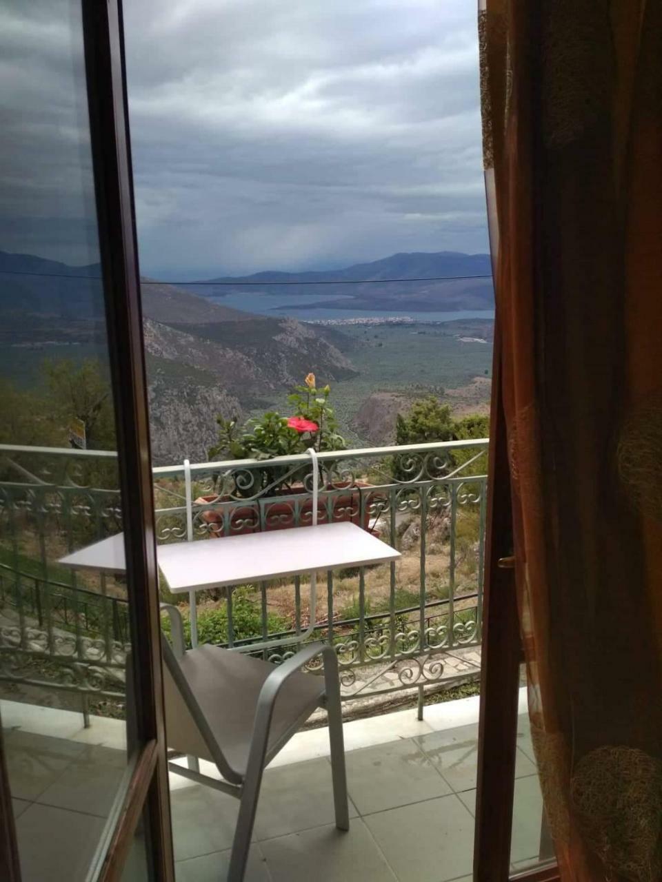 Sun View Guesthouse Delfos Exterior foto